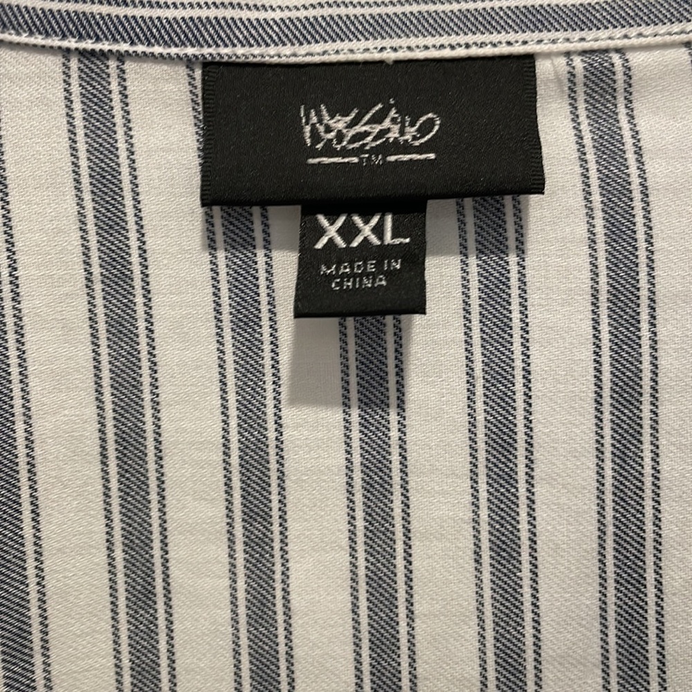 Mossimo button down top - Picture 4 of 7